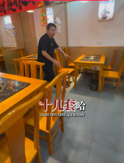 泡菜鸡火锅电磁炉桌椅实拍
